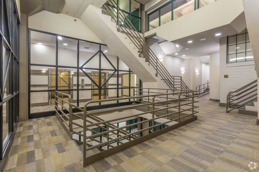 More Photos Of 323 W Lakeside Ave, Cleveland Office For Lease