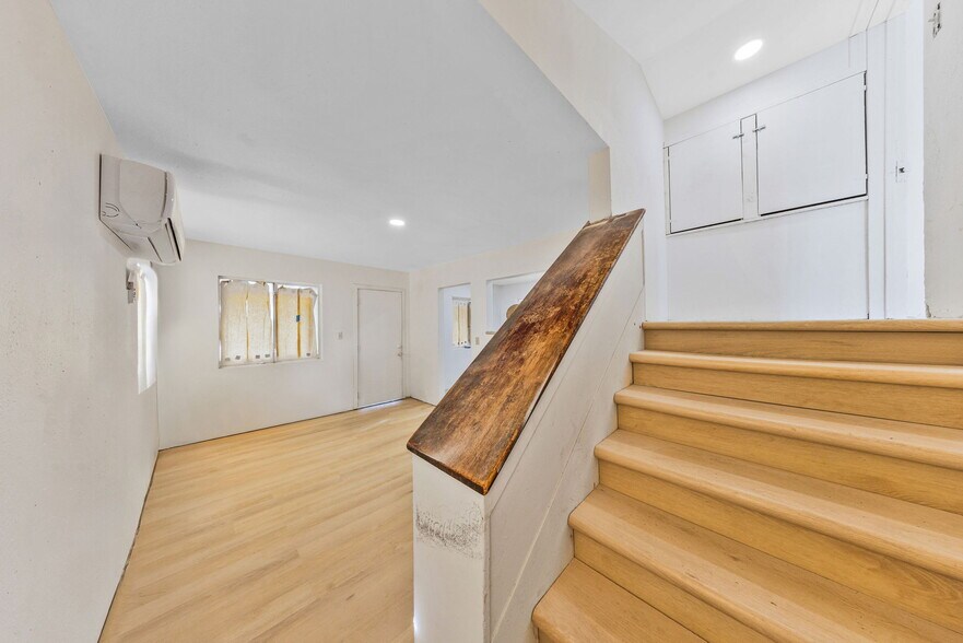 More Photos Of 38652 9th St E, Palmdale Apartments For Sale