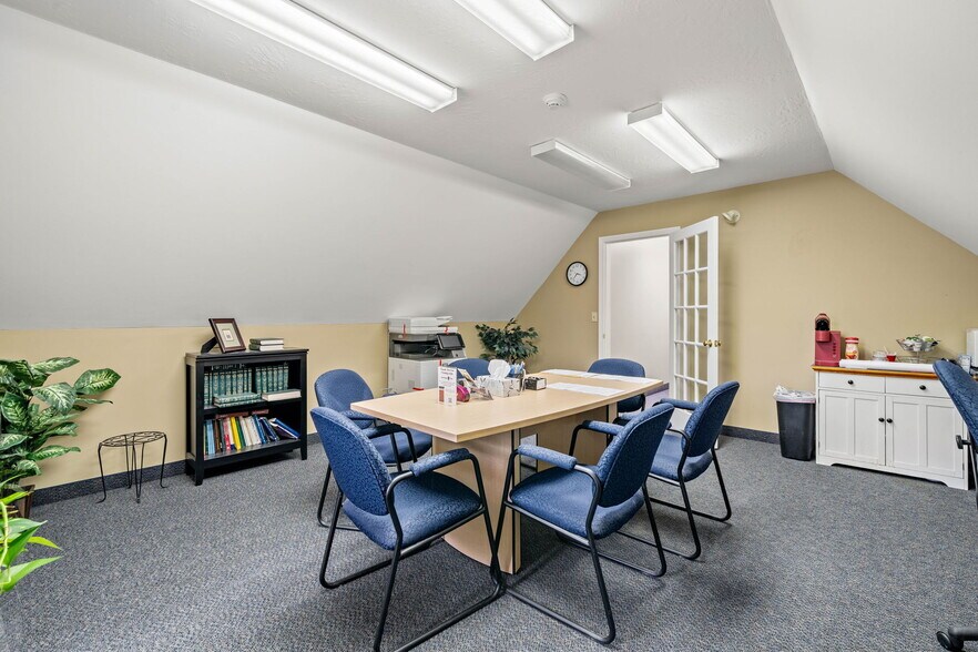 More Photos Of 15 Garden Rd, Plaistow Office For Sale