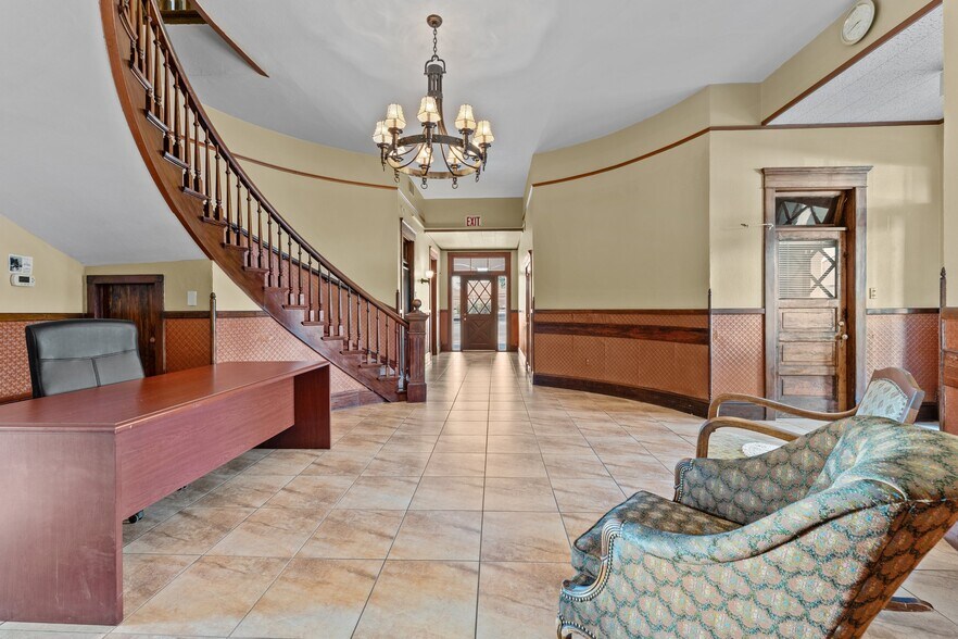 More Photos Of 1 E Apache St, Wickenburg Office For Lease