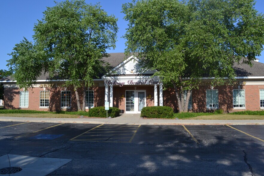Primary Photo Of 310 S Greenleaf Ave, Gurnee Medical For Sale