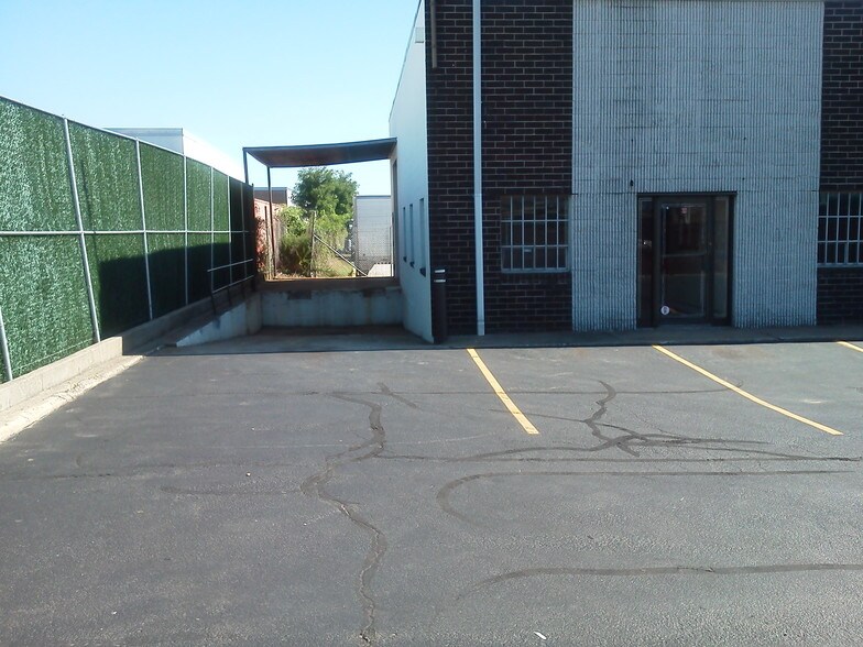 More Photos Of 75 Cabot St, West Babylon Warehouse For Lease