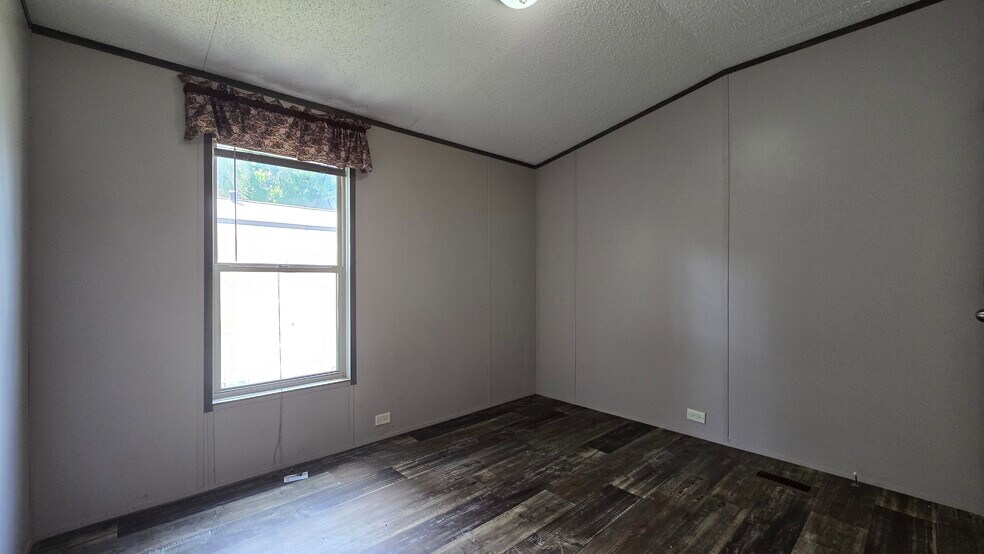 More Photos Of 44 Crawford Dr, Lake Placid Manufactured Housing Mobile Home Park For Sale