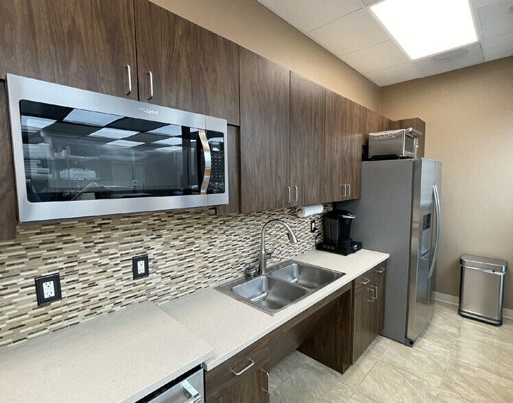 More Photos Of 12234 Shadow Creek Pky, Pearland Medical For Sale