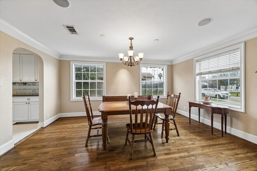 Primary Photo Of 1330 Des Jardines St, Houston Office Residential For Sale