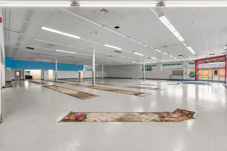 More Photos Of 1083 Boston Post Rd, Milford Drugstore For Lease