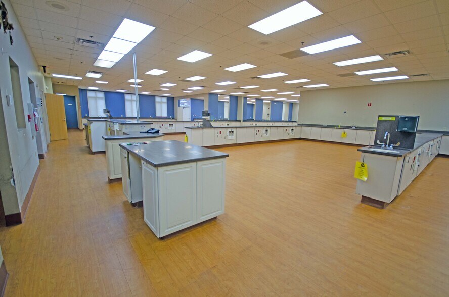 More Photos Of 1922 K M Wicker Memorial Dr, Sanford Medical For Lease