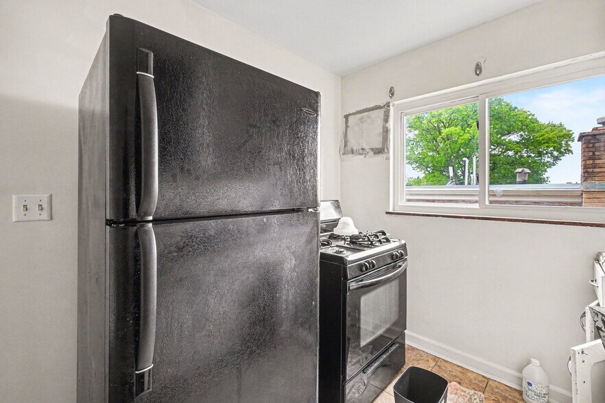 More Photos Of 2370 Losantiville Ave, Cincinnati Multifamily For Sale