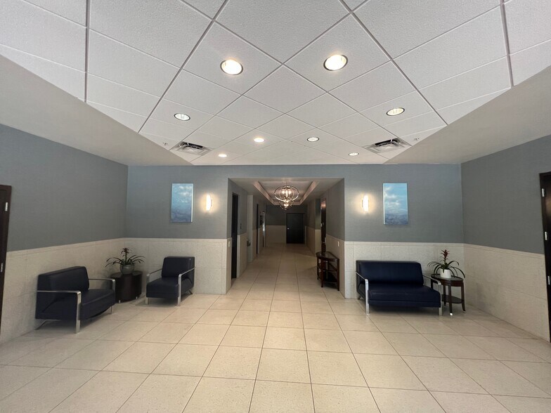 More Photos Of 2621 Cattlemen Rd, Sarasota Office For Lease