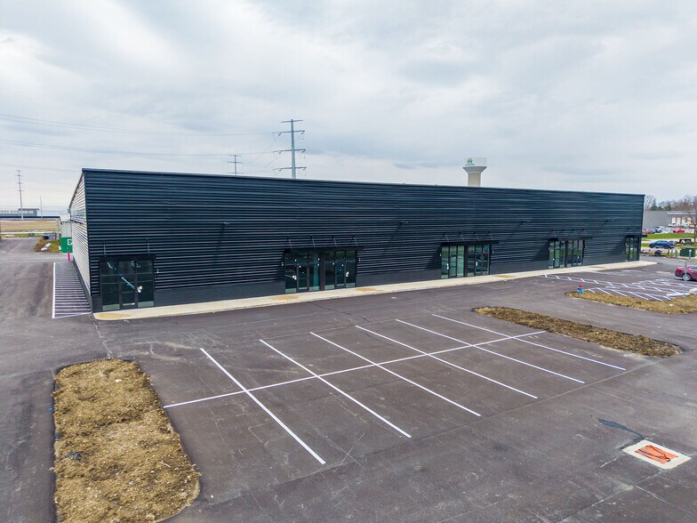 More Photos Of 7710 Corporate Blvd, Plain City Flex For Lease