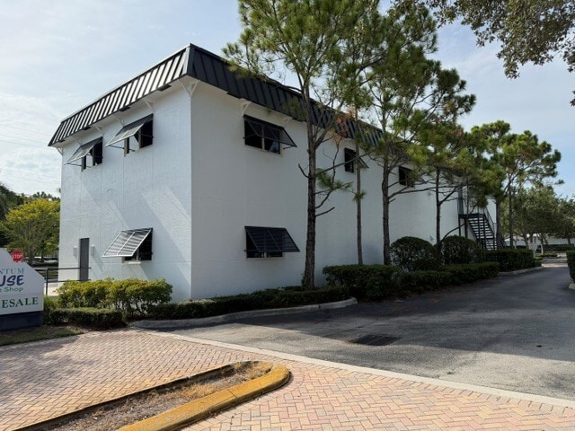 More Photos Of 800 W Indiantown Rd, Jupiter Storefront Retail Office For Lease