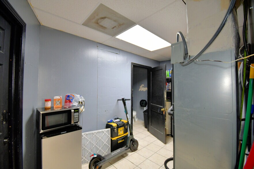 More Photos Of 128 E Orange Ave, Lake Wales General Retail For Sale
