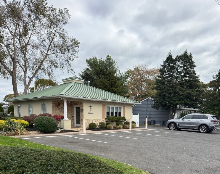 More Photos Of 838 Beaver Dam Rd, Point Pleasant Office For Sale