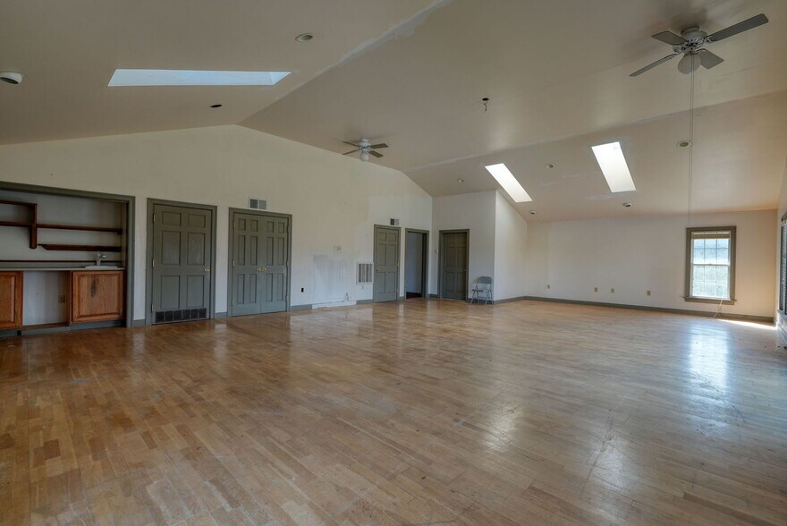 More Photos Of 2 Brewery Ln, Elverson Distribution For Lease