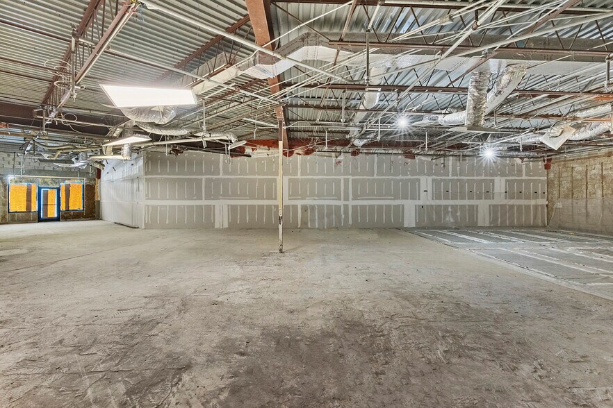 More Photos Of 6001-6197 SE Federal Hwy, Stuart Unknown For Lease