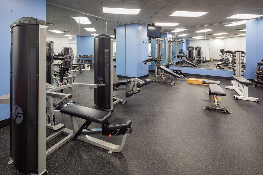 More Photos Of 400 Northridge Rd, Atlanta Office For Lease