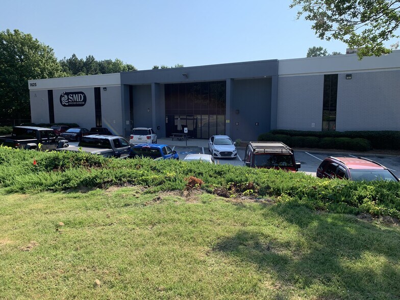 More Photos Of 1625 Rock Mountain Blvd, Stone Mountain Distribution For Lease