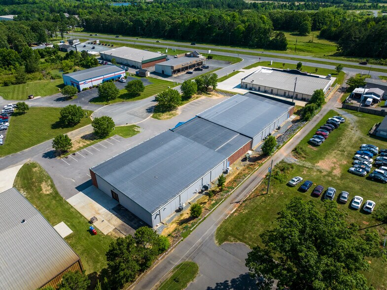 More Photos Of 2613-2617 Executive Point Dr, Monroe Showroom For Lease