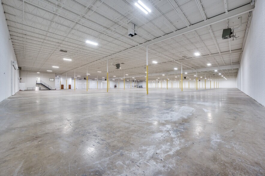 More Photos Of 1207 W Crosby Rd, Carrollton Manufacturing For Lease