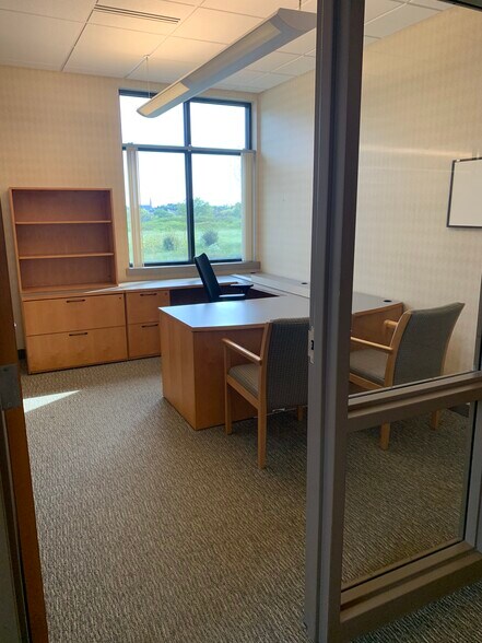 More Photos Of 905-909 S Taylor Dr, Sheboygan Office For Lease