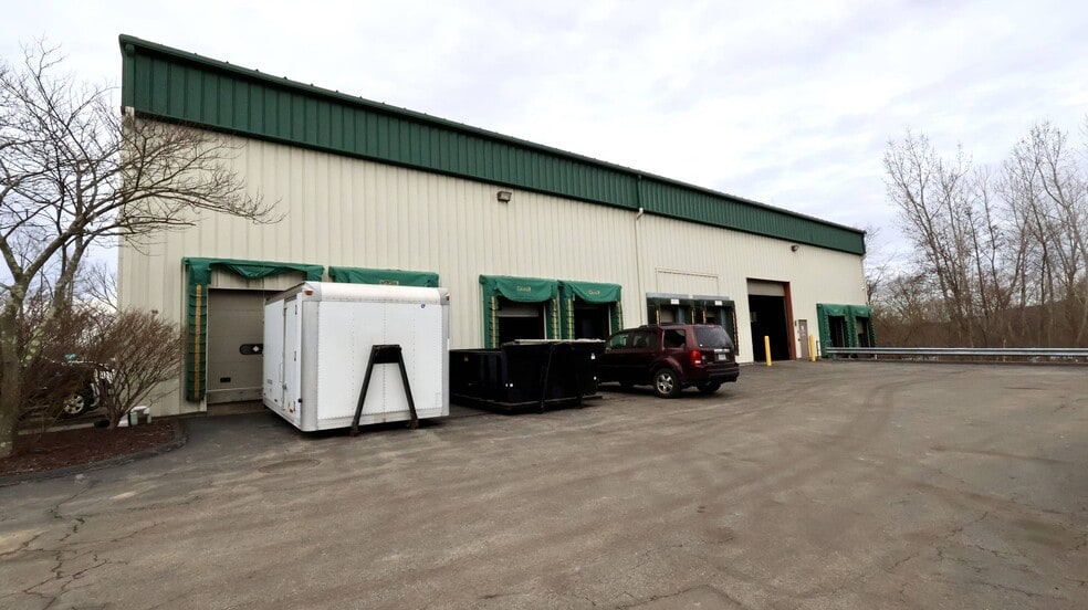 More Photos Of 96 Commerce Dr, Carmel Warehouse For Lease