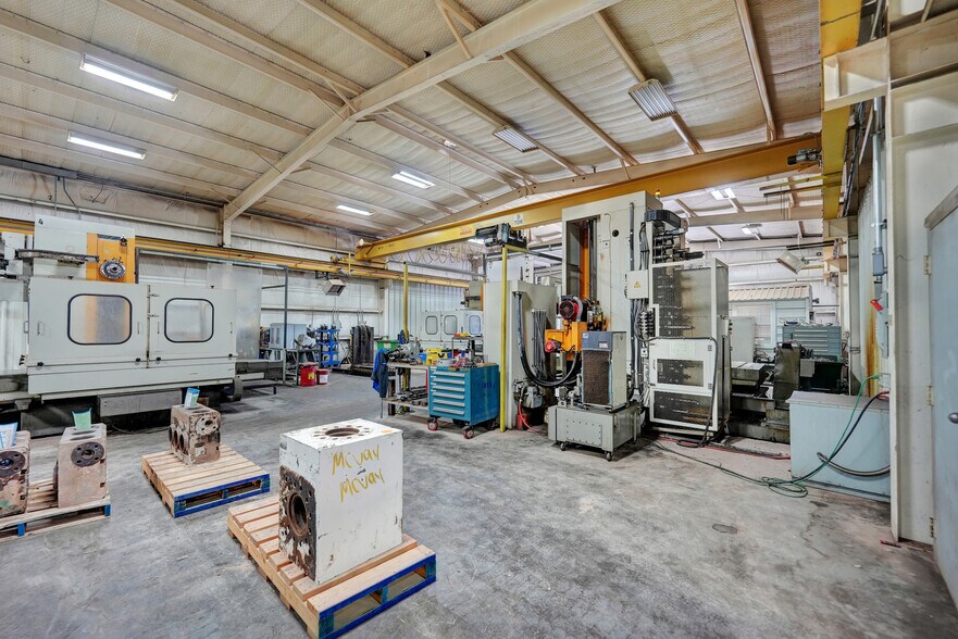 More Photos Of 2110 W 44th St, Odessa Industrial For Sale