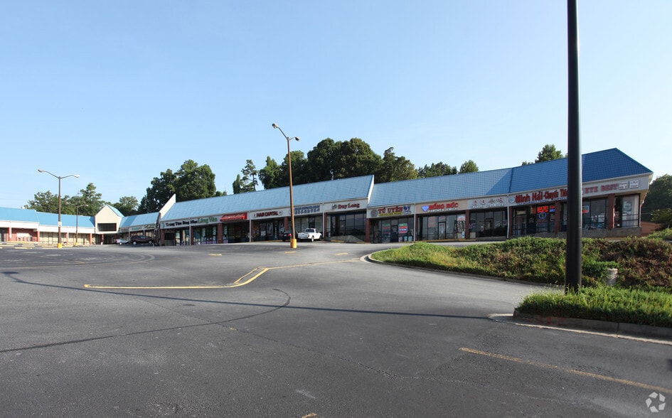 More Photos Of 5150 Buford Hwy NE, Doraville Storefront For Lease
