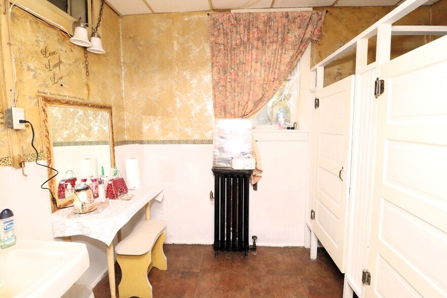 More Photos Of 200 Hughes St, New Ringgold Specialty For Sale