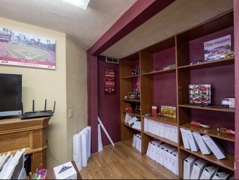 More Photos Of 1201 S Park Ave, Herrin Office For Sale