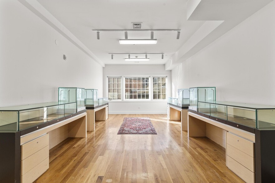 More Photos Of 38-40 Greenwich Ave, Greenwich General Retail For Lease