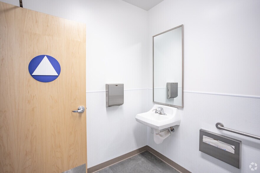 More Photos Of 959 E 3rd St, Corona Warehouse For Sale