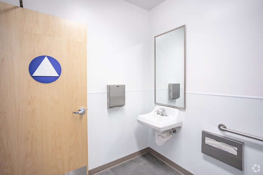 More Photos Of 959 E 3rd St, Corona Warehouse For Sale