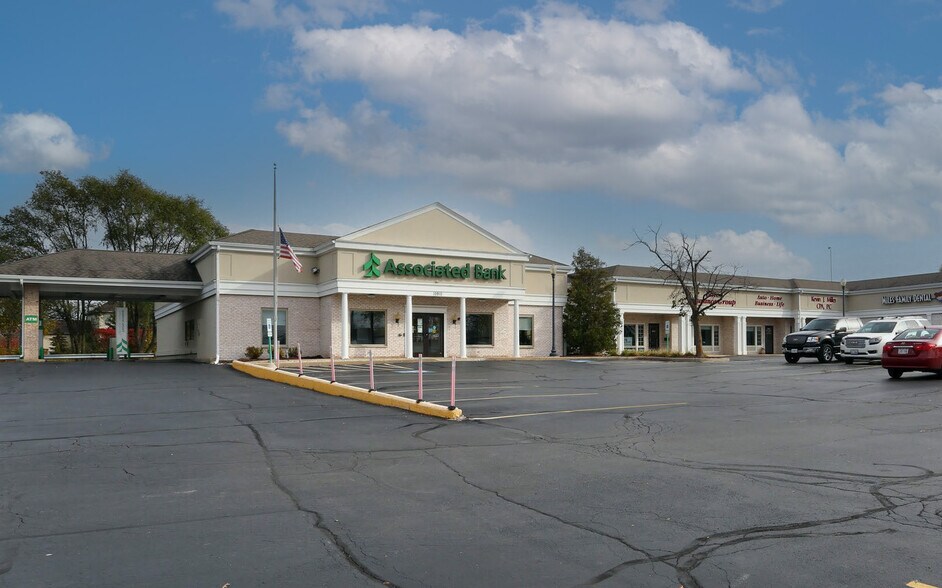 Primary Photo Of 10900-10910 N Main St, Richmond Freestanding For Sale