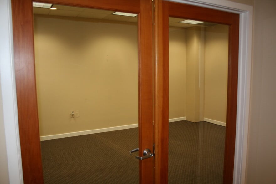 More Photos Of 8390 Terminal Rd, Lorton Flex For Sale