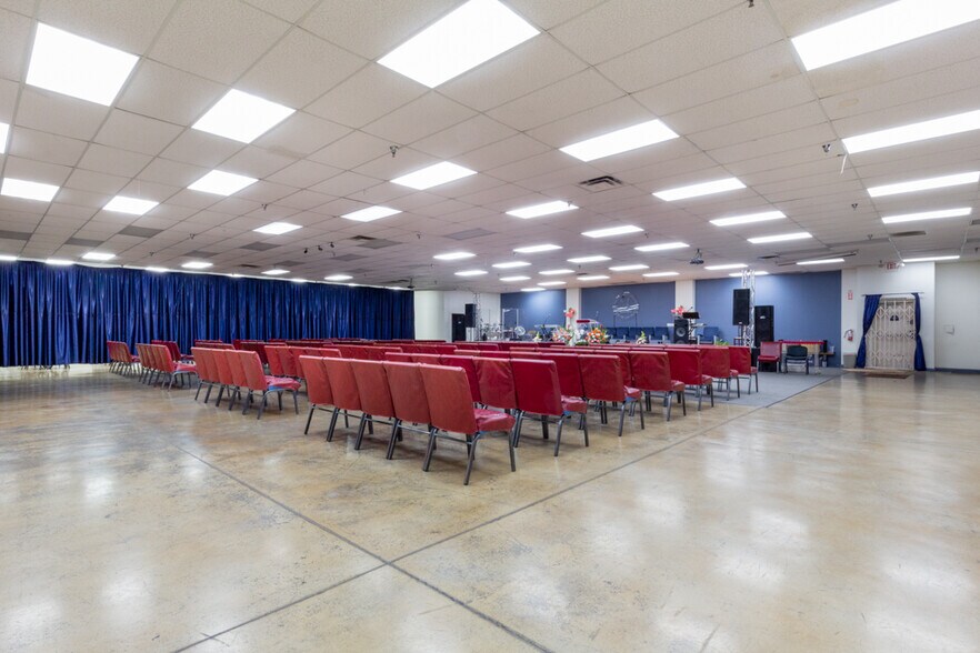 More Photos Of 505 S Main St, Santa Ana Storefront For Sale