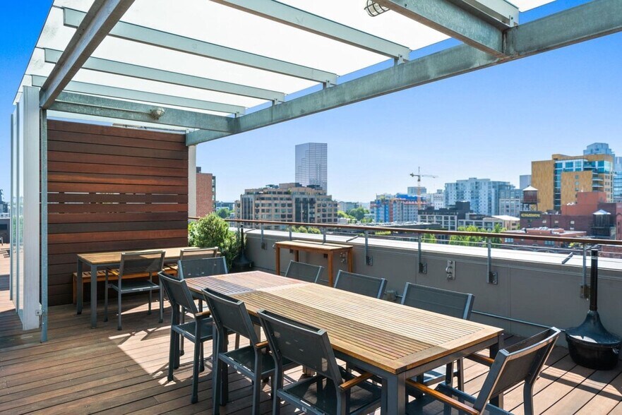 More Photos Of 1314 NW Irving St, Portland Office For Sale