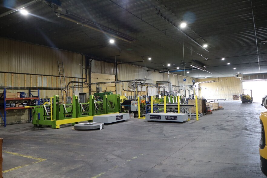 More Photos Of 9200 Boul Parent, Trois-Rivières Warehouse For Sale