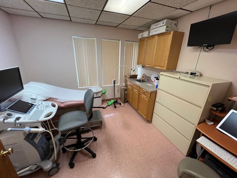 More Photos Of 971 US Highway 202 N, Branchburg Medical For Lease