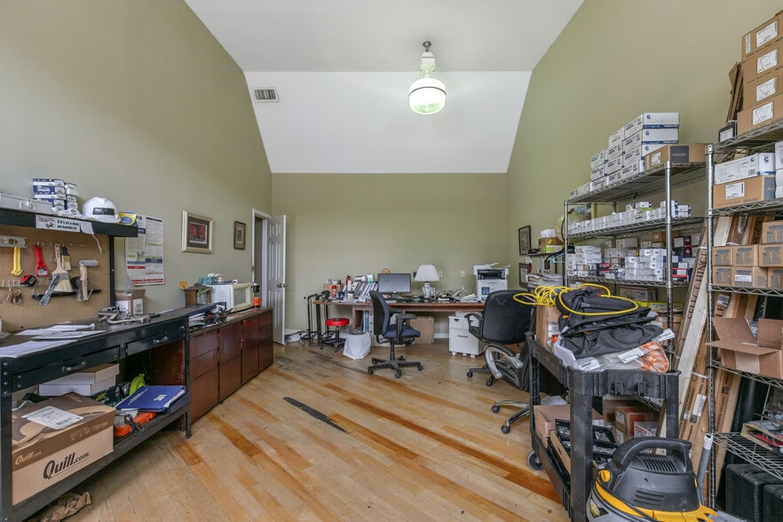 More Photos Of 1726 Altamont Ave, Richmond Warehouse For Lease