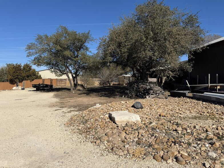 More Photos Of 1030 Canyon Bend Dr, Dripping Springs Light Distribution For Lease