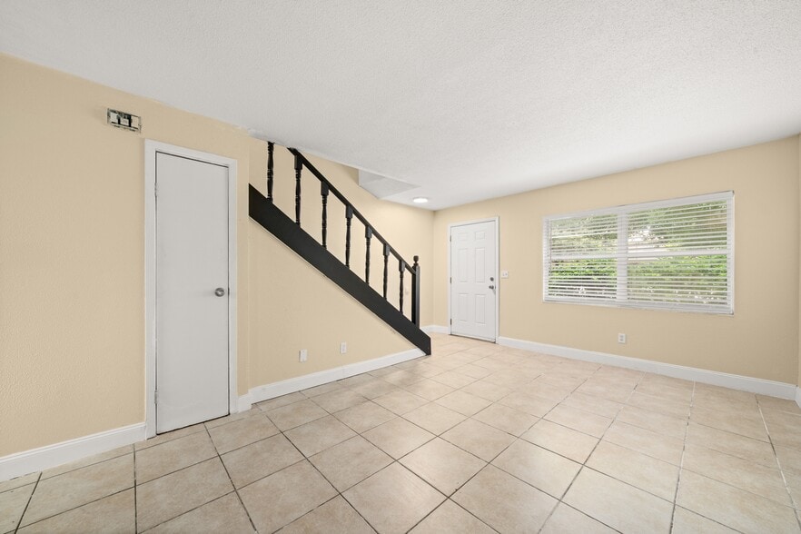 More Photos Of 1000 S Lake Anoka Blvd, Avon Park Multifamily For Sale