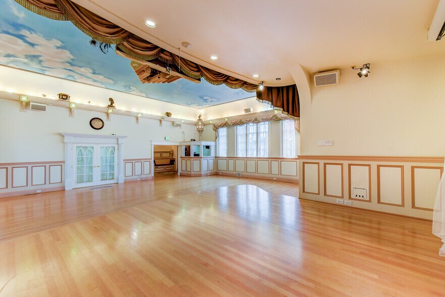 More Photos Of 1313 Washington St, Sumner Religious Facility For Sale