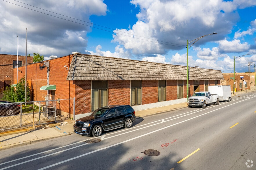 More Photos Of 5540 N Northwest Hwy, Chicago Warehouse For Sale