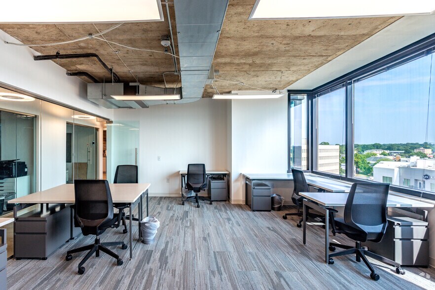 More Photos Of 1515 Mockingbird Ln, Charlotte Office For Lease