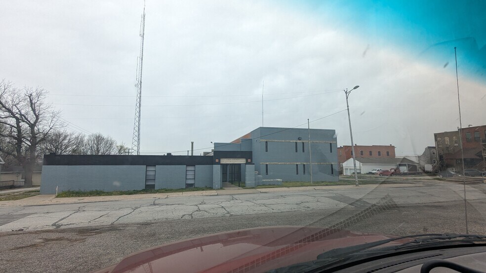 More Photos Of 208 W Pearl St, Harrisonville Specialty For Sale