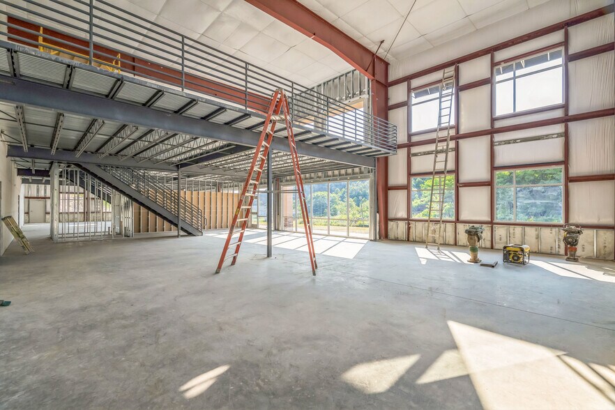 More Photos Of 1703 Roundrock Dr, Raleigh Flex For Lease