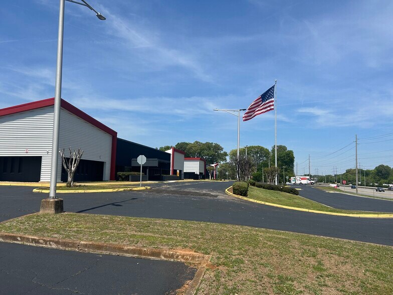 More Photos Of 4000 Memorial Pky SW, Huntsville Manufacturing For Lease