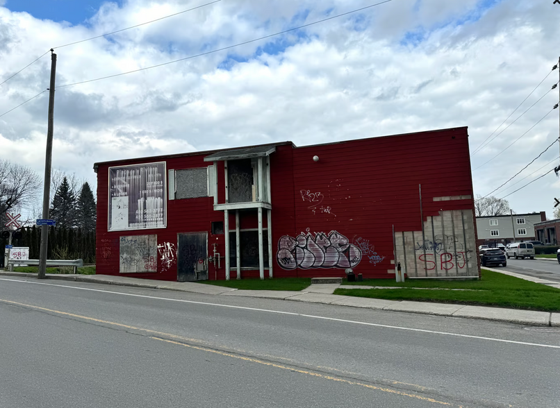 Primary Photo Of 379-383 Rue Lafleur, Lachute Industrial For Sale