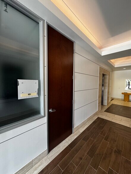 More Photos Of 5920 W William Cannon Dr, Austin Unknown For Lease