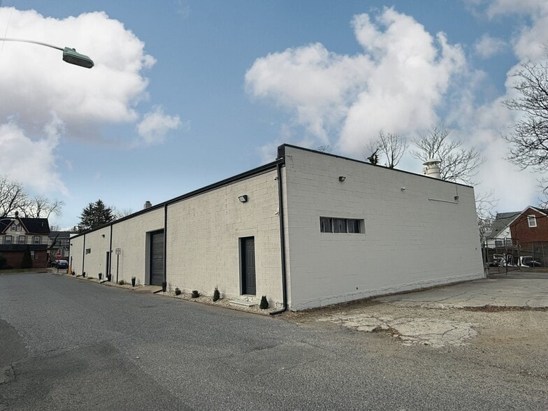 More Photos Of 54 W Barber Ave, Woodbury Warehouse For Sale